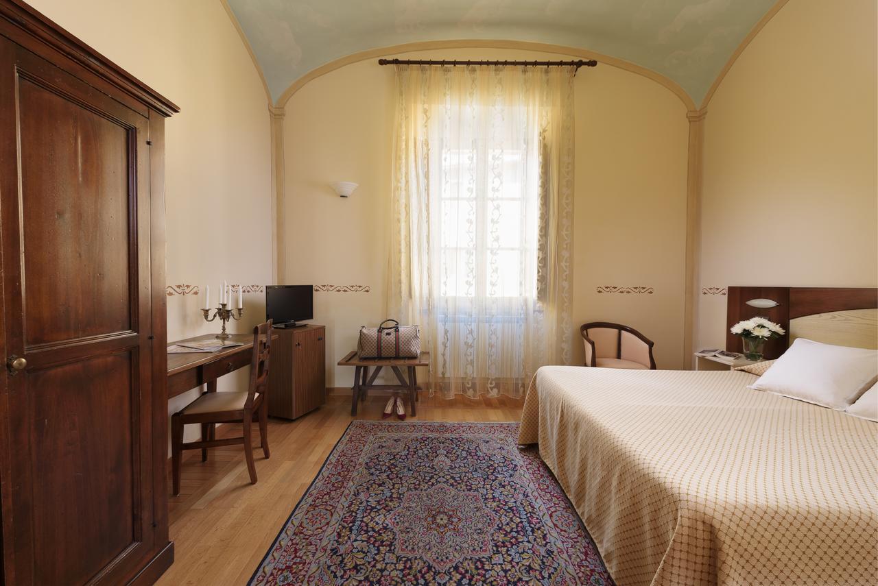 Hotel Dei Capitani Montalcino Exteriör bild